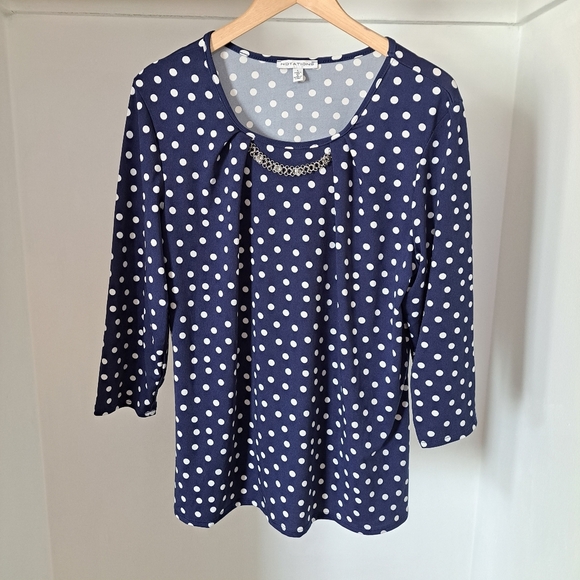 Notations | Blue & white polka dot with metal chain detail cropped sleeves - Picture 3 of 10